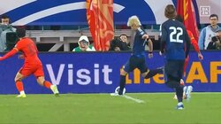 「あんなんどうしろと」伊東純也、中国代表を翻弄する“キックフェイント”からの高精度クロス炸裂「簡単に引っかかったな」