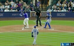 もうワケわからん！山本由伸の魔球に“怒り爆発”「これは打てない」マン振り三振→バットを叩きつける「軌道エグい」