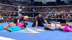 何が起きた？ ゴング前に乱闘開始→まさかの“試合不成立”でモヤモヤ…小悪魔美女の卑劣奇襲に会場騒然「これで終わり？」