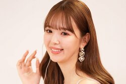 藤田ニコルが色っぽいドレス姿で芸人オーディションをジャッジ！ 集合写真モノマネに「あるある」と大ウケ