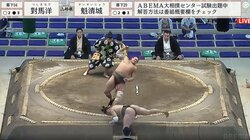 「何だ今のは？」力士2人が突然“スゴイ”動き 土俵際のアクロバティックショーに館内騒然