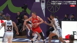 「えっ、うそ！？」“疑惑の判定”にバスケ日本代表主将が困惑…「中東の笛」「これがFIBA基準？」解説＆ファンも騒然