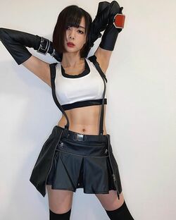 モデル雀士・岡田紗佳「FF7」ティファのコスプレに絶賛の嵐！「麻雀してたら腹筋こんなになるの？」と驚きの声も