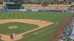  大谷翔平の特大アーチで外野手“確信フリーズ”…みんな一歩も動かない「どこまで飛んだ？」「えぐいって」