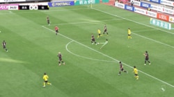 「また神に近づいた…」鹿島最強GKの“ありえない切り替え”にファン衝撃！PKキャッチ→60m超絶パントキック「レベル高すぎ」