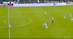 新たな誤審か？ 謎の判定に批判殺到「理解できない」 なぜ、あそこでプレーを止めたのか… 怪物・ハーランドもベップもブチギレた物議を醸す問題シーン