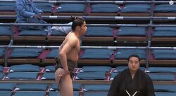 「細い」「肋骨が見える」の声を一蹴 体重“約2倍”の力士を珍手で撃破「細いのに強い！」一転、驚嘆の声