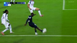 驚愕！ PSGエースの“神ムーブ→弾丸クロス”「あんな人数がいたのに…」「アクションとキックの質が高い」名物解説者も舌を巻いた一部始終