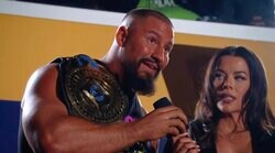 美人レポーターの“完コピすぎる”コスプレ姿が大反響…“テイラースウィフト”完全再現にファン驚愕「ソックリすぎる」