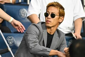 「俺も準備できてる」本田圭佑、まさかの“副審”コラ画像を公開！「反則やろw」「やる気やッ」など反響続々【W杯】