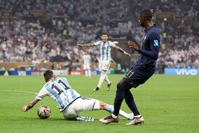 ラ・リーガの元名物審判、ペナルティ献上の仏代表FWデンベレに苦言「本当に馬鹿げたPK」