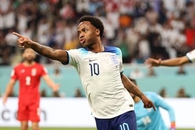 イングランド代表、FWスターリングの再合流が決定…自宅の強盗被害で一時離脱