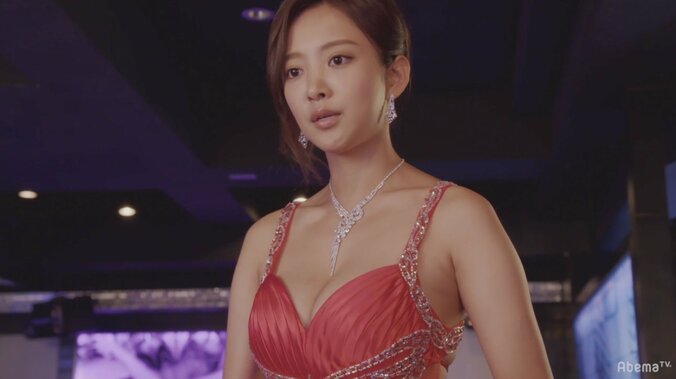 山地まり、SNSの「いいね！」のために狂い始めるキャバ嬢を怪演「狂いっぷりが気持ちいい」と反響 11枚目