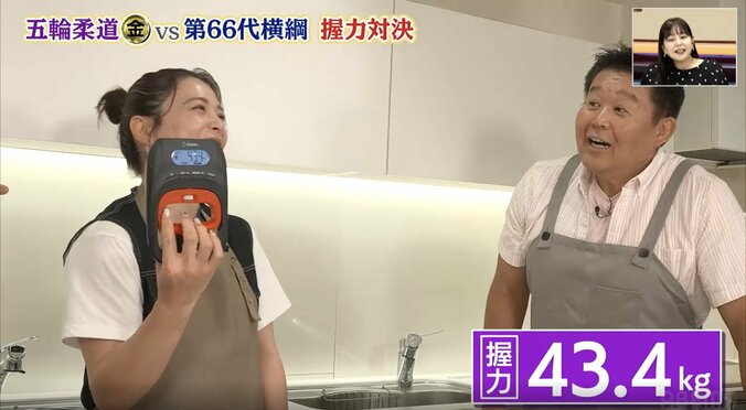 パリ五輪柔道金メダル・出口クリスタ、　元横綱と握力対決でまさか「強くなってる」 現役時代を超えるパワーに驚き 3枚目