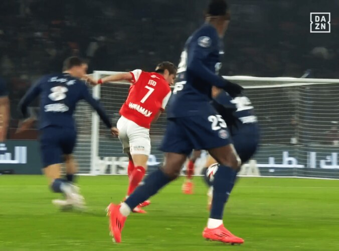 【写真・画像】世界最強GKが唖然…中村敬斗の“神コース弾”が話題沸騰！「ドンナルンマが欺かれた」「一歩も動けない」「上手すぎ」　1枚目