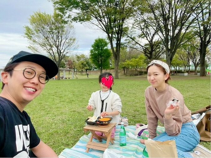 金子貴俊、妻＆娘と久しぶりにピクニックへ「お外遊び最高でした」 1枚目