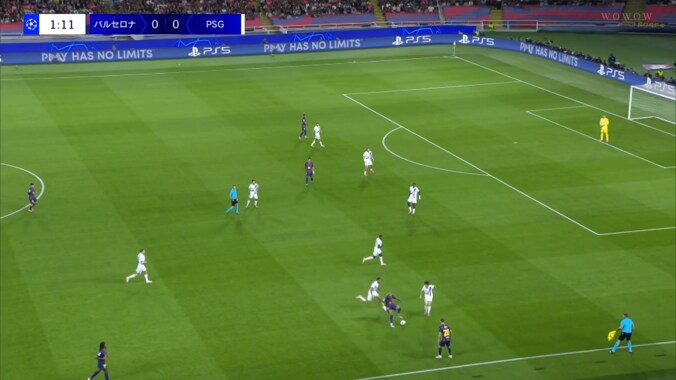 衝撃の５人抜き…バルサ神童の“異常なドリブル”に世界騒然！「意味わからん…」「もはやショー」18歳ヤマルがパリSG守備陣を切り裂いた瞬間 5枚目
