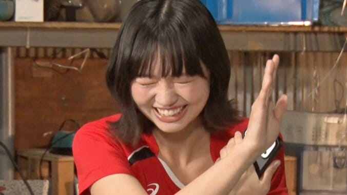 【写真・画像】去年デビューの8頭身美女、子どもの頃は人気女優似「面影ある」「似てる！」　1枚目