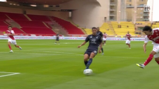 「まじで王様」南野拓実、圧巻アシストで公式戦4試合連続ゴール関与！「ここぞのタイミング」絶妙飛び出しから左足ダイレクトクロス炸裂の瞬間 5枚目