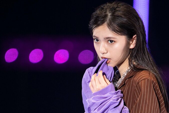 齋藤飛鳥が魅せたステージ先端の甘噛みに大歓声、乃木坂46が『TGC』に登場 1枚目
