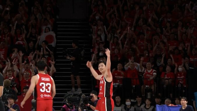 「わけわからん笑」富永啓生、“残り3秒の奇跡”が大バズり！「何でそれが入る？」神業ブザービーターに八村塁も驚愕【バスケW杯予選】 5枚目