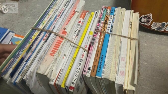 バダルさんが使っていた大量の日本語教材