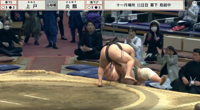 館内を沸かせた炎鵬