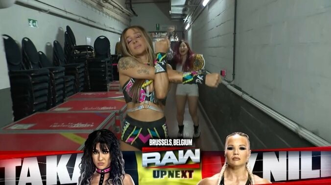 見えなくなるまで飛び跳ねるイヨ