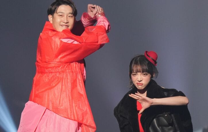 【写真・画像】広島・小園海斗＆モデル渡辺リサ、夫婦でTGCに登場！結婚式フォトの思い出“野球ポーズ”を披露！「かわいい夫婦！」「お似合いです」　1枚目