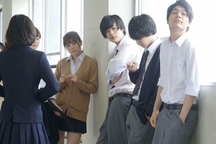 スクールカーストの頂点に君臨する成田凌、そしてそれを眺める「私」…エモさ爆発『ここは退屈迎えに来て』場面写真解禁