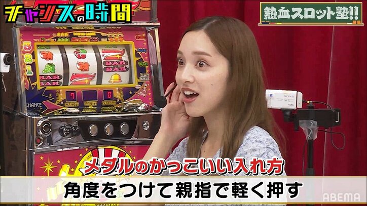 スロットは“全身運動”? 千鳥大悟がかっこいい所作を実演し「流石ですね」の声