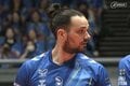 うわ、めっちゃ睨んでる! 男子バレー、負けず嫌いすぎる選手の振る舞いが話題 強烈スパイクを止められ…