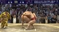巨体の周りをダブルアクセル　業師・炎鵬、体重倍以上の204キロ魁聖に快勝
