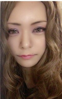 ものまねタレントみかん、安室奈美恵のものまねメイクを披露　新会社設立も報告