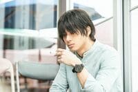 「かっこよすぎ」「素敵」山田裕貴のタバコを手にしたイケメンショットにファン悶絶