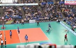 どうなってる…！？ 絶対的守護神・山本智大、人間業じゃない“超人的プレー”　驚異の反射神経→片手一本“スーパーレシーブ”