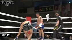 「セコンドが戦意喪失」実況席困惑の“珍”決着 突然のタオル投入に両選手が“キョトン”顔 