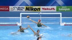 水球女子でGKが衝撃の超ロングシュート弾！ 強豪ハンガリーもなす術なしの“スーパーゴール” 21得点の善戦で流れ変えた一投 【世界水泳】