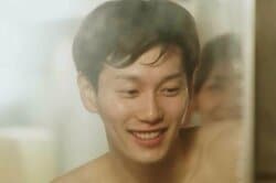 有名政治家のイケメン息子、”バスタオル1枚”姿の21歳新人女優と「くすぐったい」初対面で大胆行動