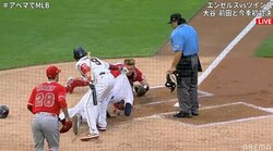 大谷翔平の元同僚、味方のユニフォームを引っ張りホームイン促す“珍事”に賛否 実況「初めて見た」と驚き