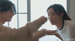 塩野瑛久、妻・足立梨花に優しく“あ～ん”！夫婦初のブランチデートで早くもラブラブ『私たち結婚しました2』第2話