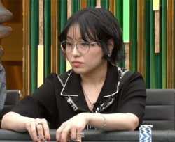 貫禄がすごい！ 魔性のポーカー女子、真剣表情とチェックバックで見せた“底知れぬ強さ”に視聴者驚き「さすがです」