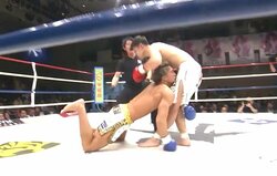 「フラフラ…足にしがみついて…大の字」の衝撃KO ジェットコースターのようなダウン合戦に騒然