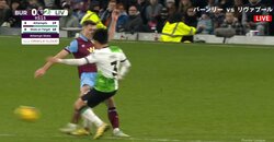 メチャクチャ潰してる！「1対1最強」「エグいな…」リバプール遠藤航が激しい“粘着ディフェンス”を炸裂した瞬間　ファウル覚悟の鬼チェックで相手を封じたギリギリのプレー