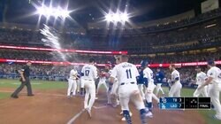 こんな光景見たことない！ 大谷翔平、劇的サヨナラ満塁弾で「40-40」達成の瞬間　観客も同僚も監督も…誰もが熱狂した球史に刻む名場面