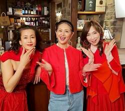 森口博子、小泉今日子らとの3ショットを披露「肩を寄せ合い還暦を迎えたいです」