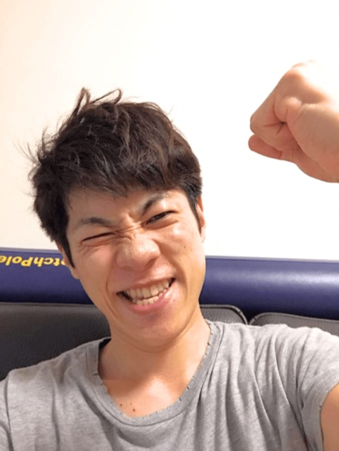 横山だいすけ、全力の変顔握手ショットが話題「最高です！」「癒されます！」 1枚目