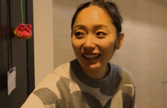 【写真・画像】安藤美姫、12歳長女との私生活を公開　食器から置物まで“ひまわり”だらけの自宅に驚きの声　1枚目