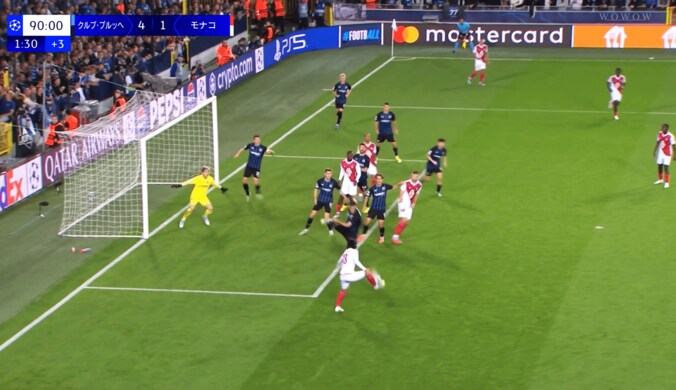 トラップする南野拓実