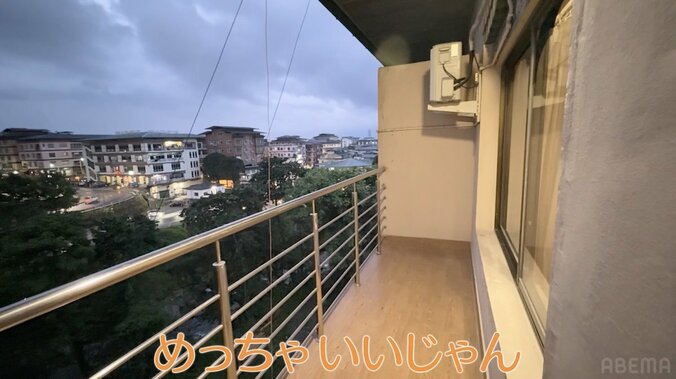 【写真・画像】令和ロマンくるま＆ひろゆき「完璧なホテルだ！」“1泊2000円”ブータンのホテルに大興奮　4枚目